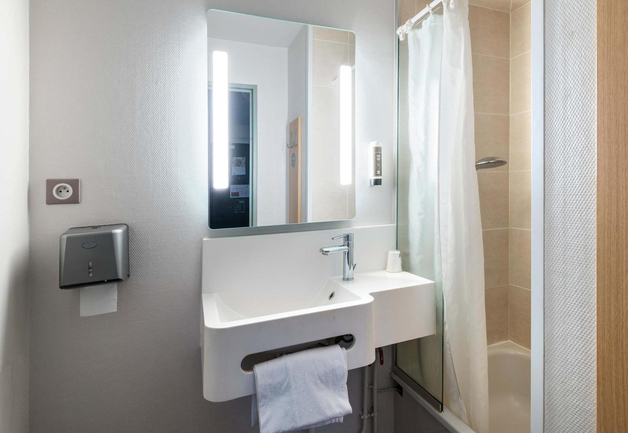 B&B Hotel Laval Change Eksteriør billede